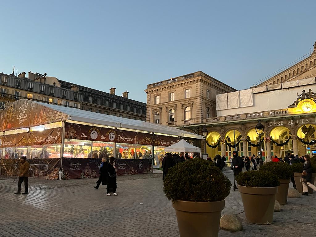 Marché de Noël Alsace devant la gare de l'est de Paris